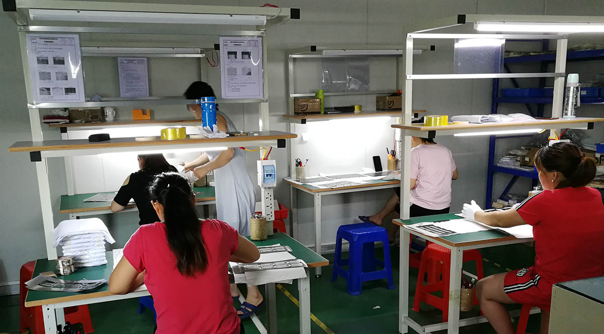 ng娱乐精密蚀刻包装作业